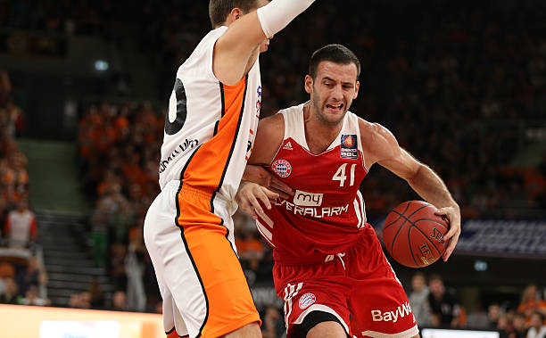 孙颖莎巴黎奥运失利后沉寂，后以世锦赛赢球重拾自信，强调胜负非唯一，心态调整后重燃斗志。